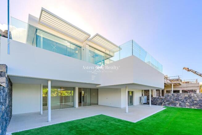 TERRAZA Y JARDIN PLANTA BAJA