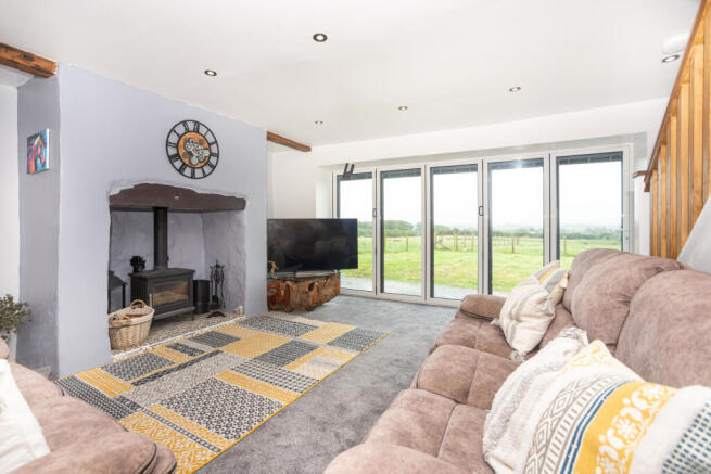 Tyddyn  Newborough-18 T202502191601.jpg