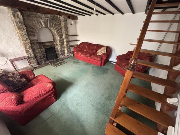 LIVING ROOM T202508041512.jpg