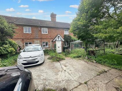 The Street, Kennington, TN24