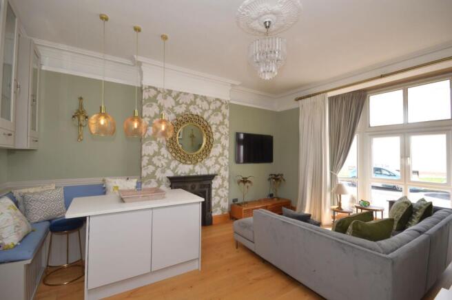 LOUNGE / KITCHEN / DINER