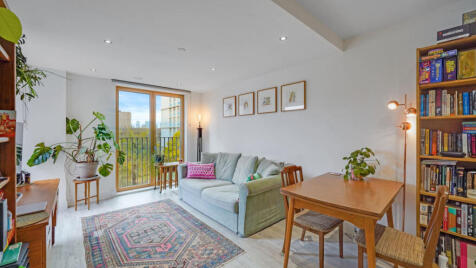 90 Bromley High Street, London, E3 3YF