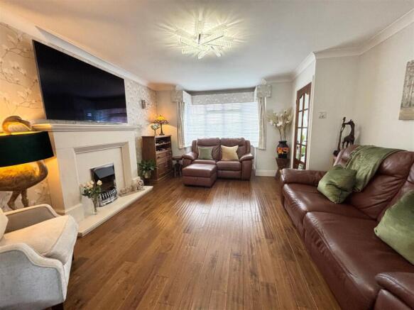 Lounge 3.jpg