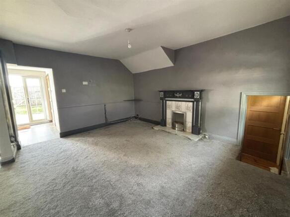 92 FSE Living Room.jpg