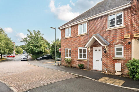 Spiro Close, Pulborough, RH20