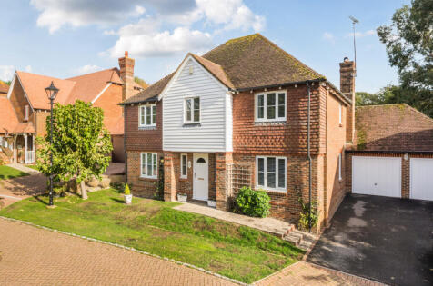 Cricketers Close, Ashington, RH20