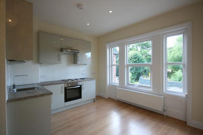 1 bedroom modern flat in central location
