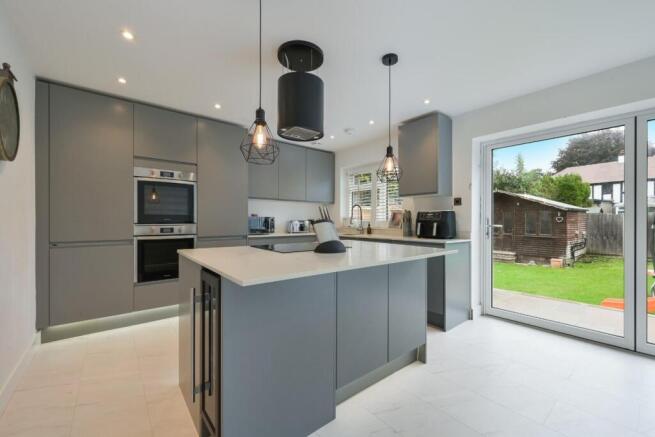 ASHURST ROAD (3).jpg