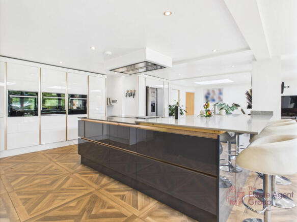 Main Kitchen / Living Area