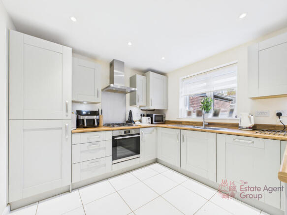 CAM02494G0-PR0044-STILL011