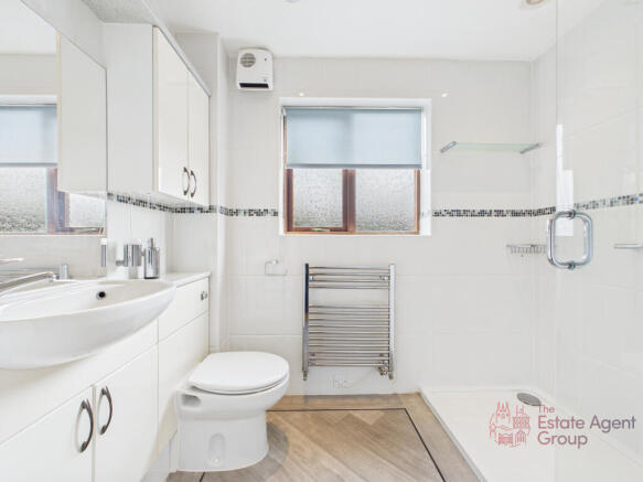 CAM02494G0-PR0046-STILL031