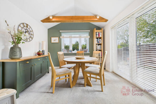 CAM02494G0-PR0062-STILL036