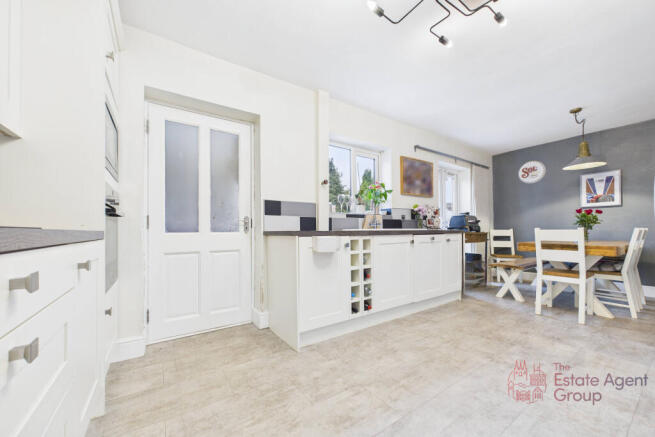 CAM02494G0-PR0077-STILL010