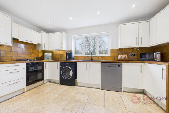 CAM02494G0-PR0083-STILL013