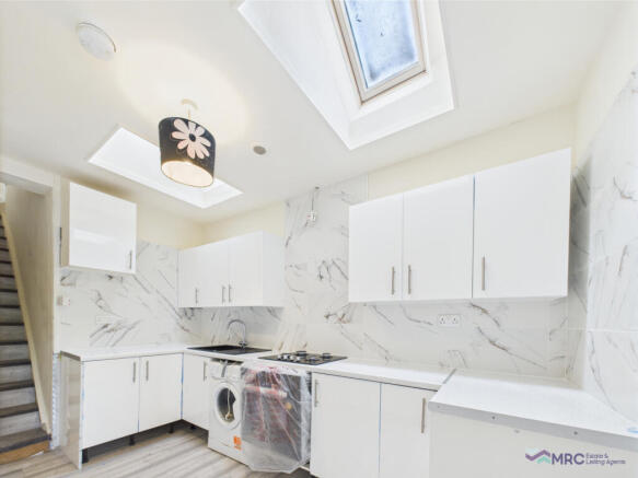 Newly Refurbished 2 Bedroom Flat for Rent