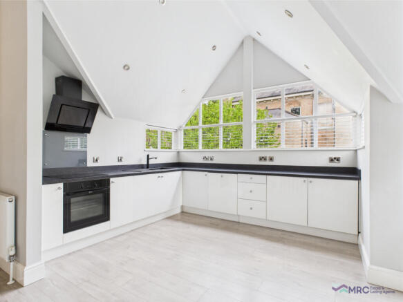 Stylish Two Bedroom House with Garage