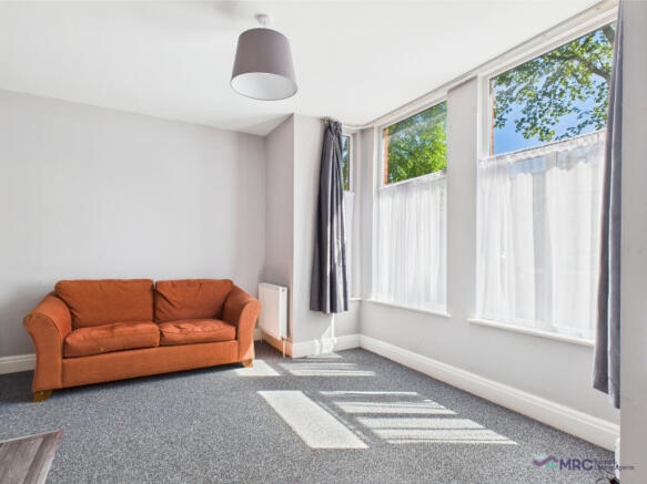 Charming One-Bedroom Flat on The Avenues with Par