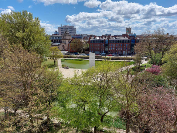 Luxurious 2 Bedroom City Centre Apartment with Pa