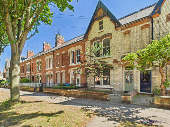 5 Bedroom Terraced for Sale
