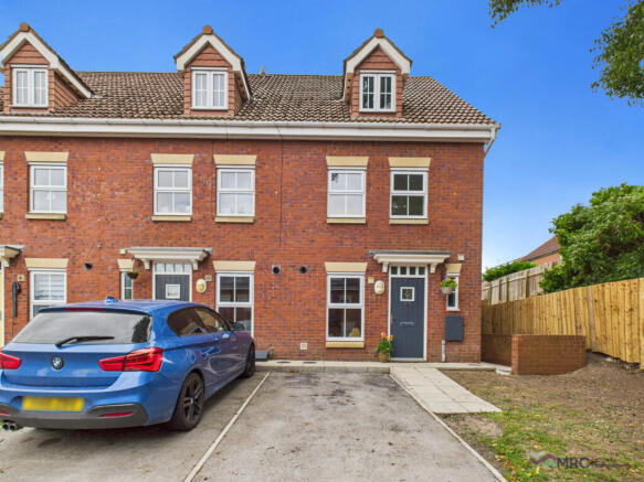 3 Bedroom Town House for Sale