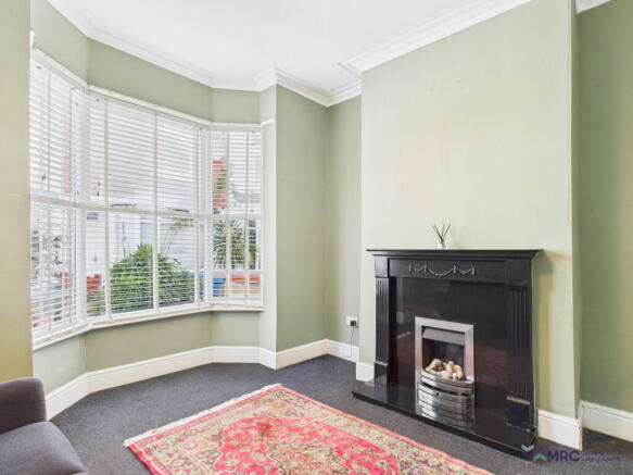 2 Bedroom End-Terraced House to Rent