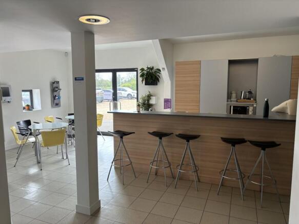 Kitchen and Breakout .jpg