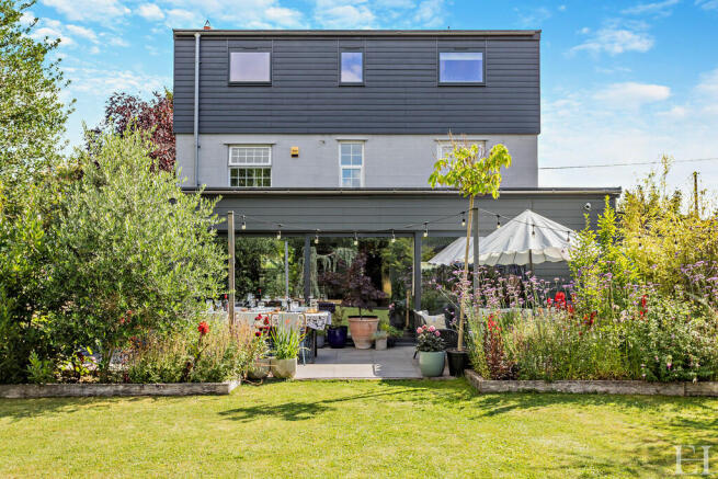 8614767-exteriorW...