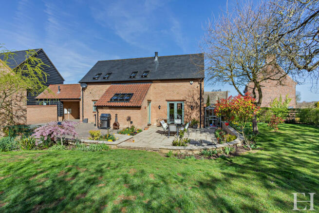 8641652-exteriorW...