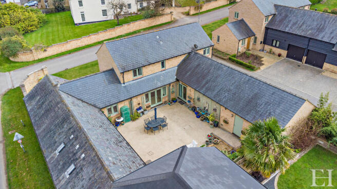 8641132-exteriorW...