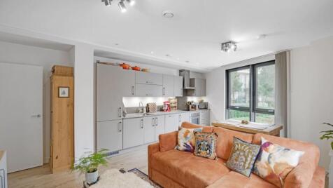 Radial Avenue, London, E14