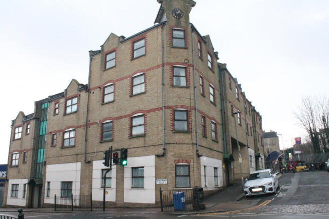 One Bedroom Ground Floor Apartment