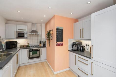 St. Francis Close, Crowthorne