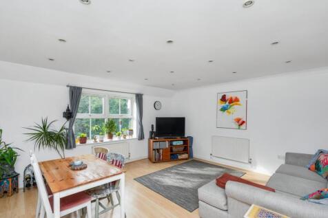 St. Francis Close, Crowthorne