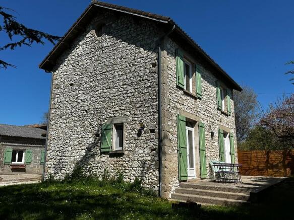 Photo 1