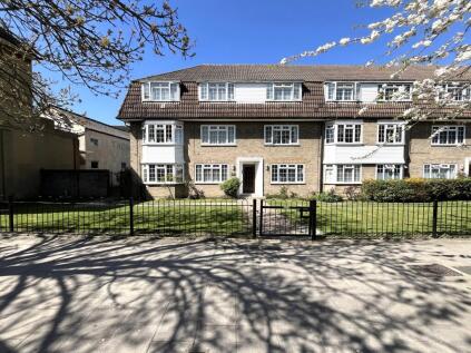 North Parade, Chessington, Surrey. KT9 1QN