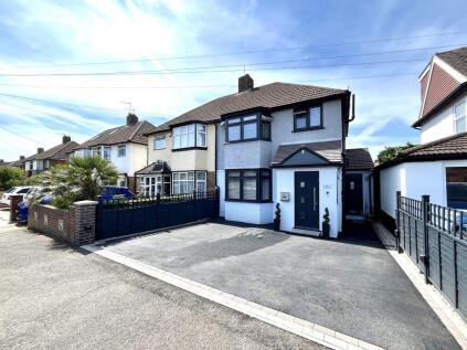 Hunters Road, Chessington, Surrey. KT9 1RU