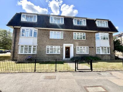 North Parade, Chessington, Surrey. KT9 1QN