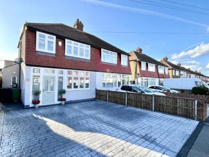 Beechcroft Road, Chessington, Surrey. KT9 1RL