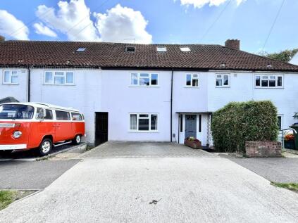 Sanger Avenue, Chessington, Surrey. KT9 1BY