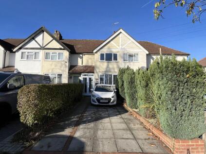 Gilders Road, Chessington, Surrey. KT9 2AN