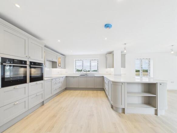 Kitchen 1.jpg