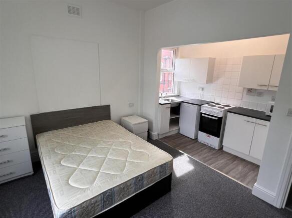 Bedroom/Kitchen