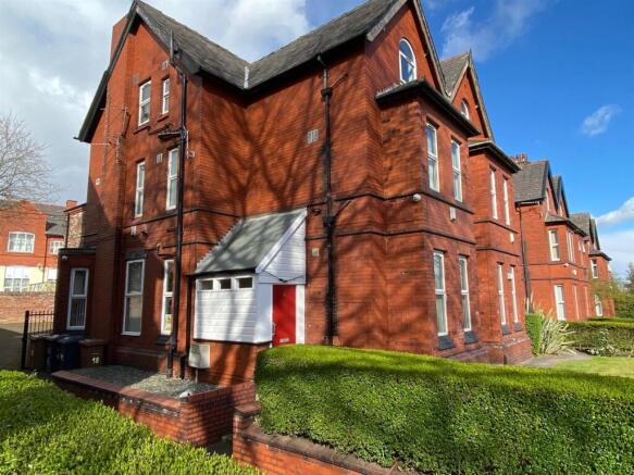 18 Eccles Old Rd