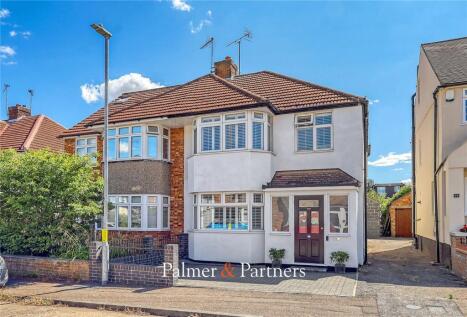 Hillside Grove, Chelmsford, Essex, CM2