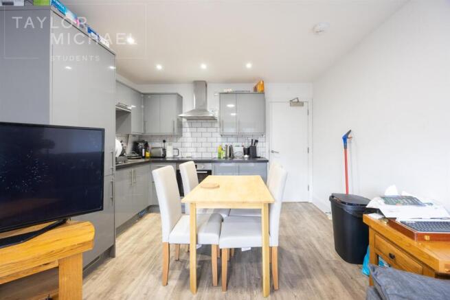Kitchen / Living Room