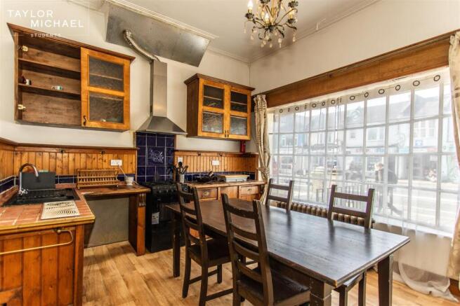 Kitchen / Dining Room