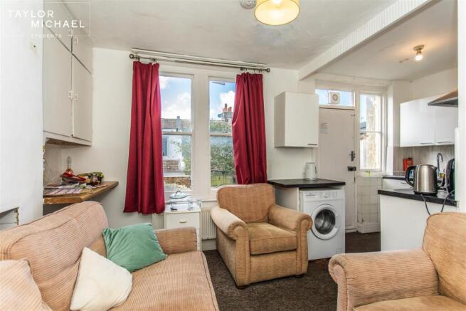 Living Room / Kitchen