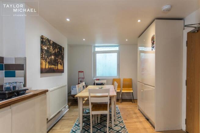 Kitchen / Living Room