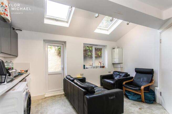 Kitchen / Living Area