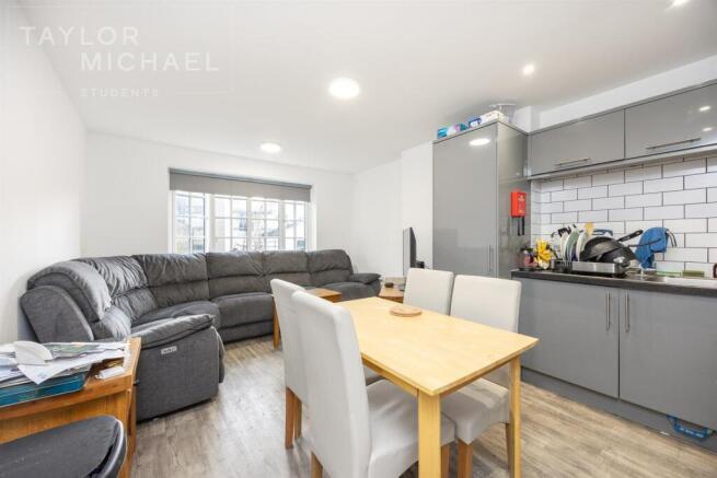 Kitchen / Living Room